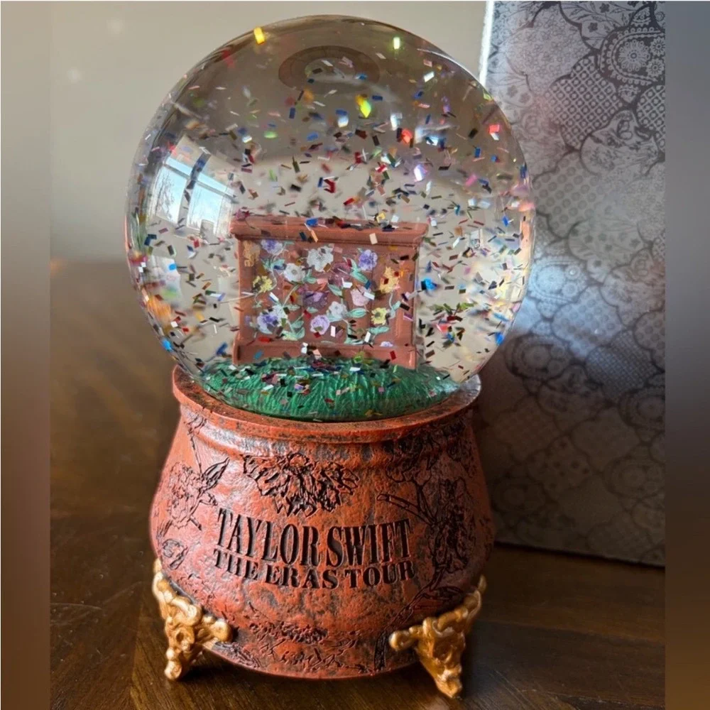 Taylor Swift Eras Tour Acoustic Piano Snow Globe Limited‎ Collectible Souvenir